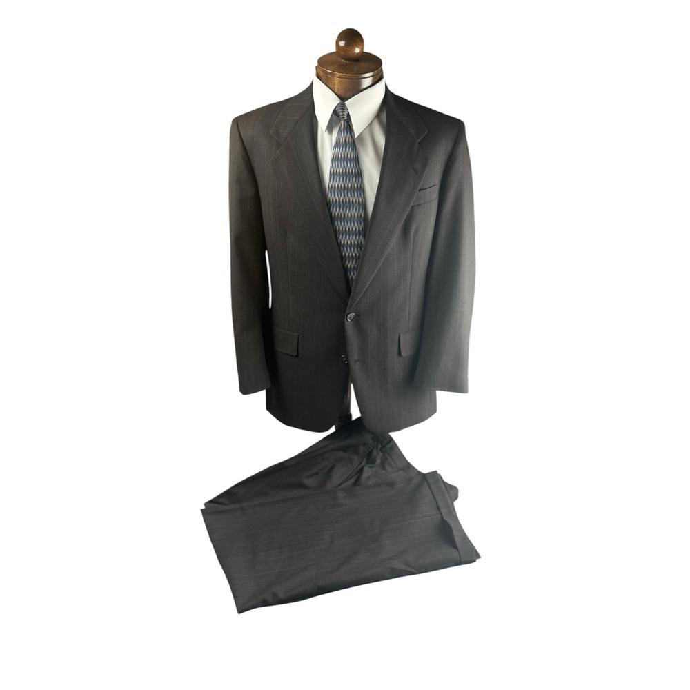 HART SCHAFFNER & MARX Mens 38R Charcoal Pinstripe Wool 2 Button Pleated Suit